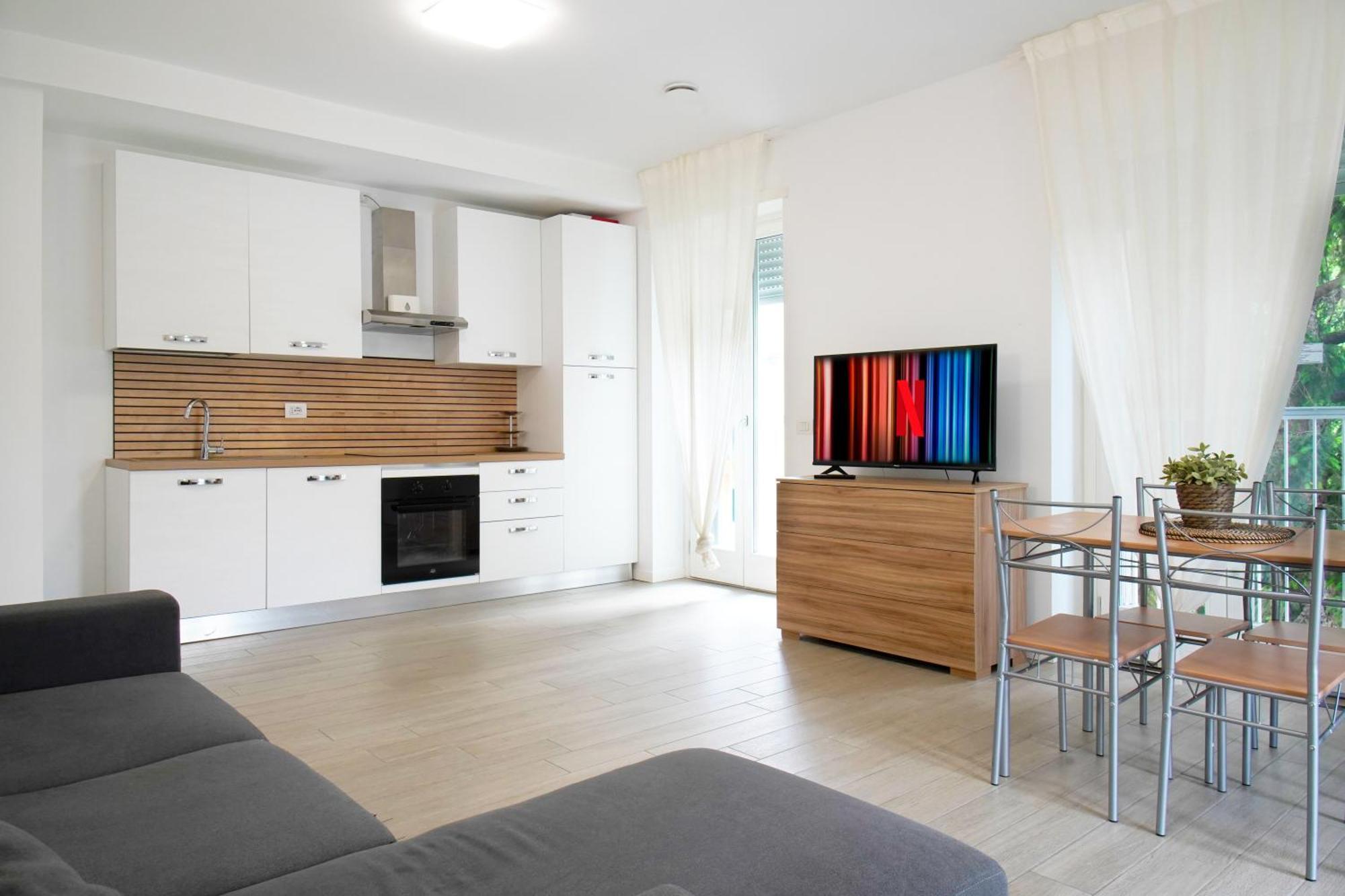 Casa Ideale Tim Appartmanti Moderni Vicina Al Centro Lecco Εξωτερικό φωτογραφία