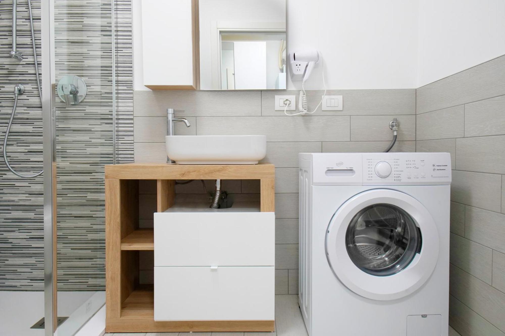 Casa Ideale Tim Appartmanti Moderni Vicina Al Centro Lecco Εξωτερικό φωτογραφία