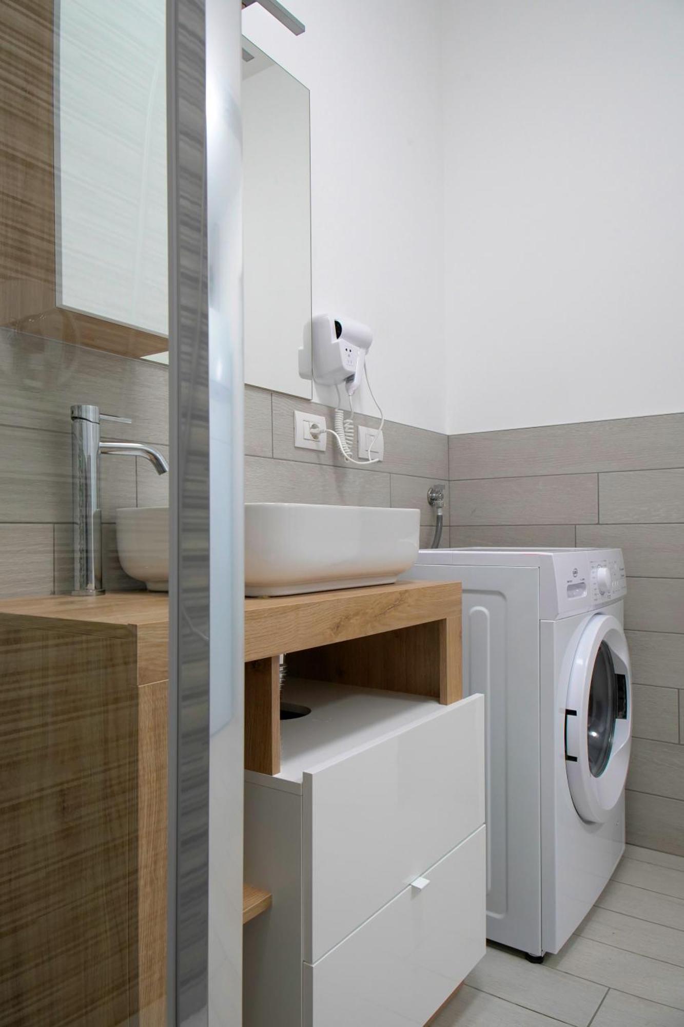 Casa Ideale Tim Appartmanti Moderni Vicina Al Centro Lecco Εξωτερικό φωτογραφία